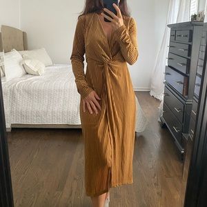 All In Favor Mustard MIDI long Sleeve dress, Small